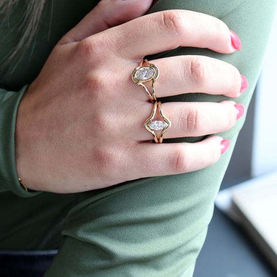 gouden ring grace met diamant sfeerfoto-grown_diamanten_handgemaakt_van_goudsmid_tessa_reijmers
