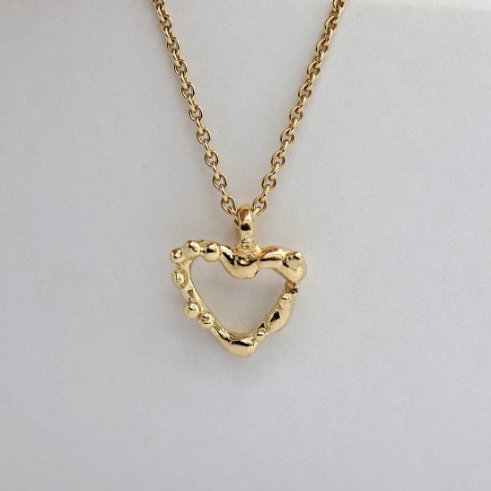 gouden hanger ibiza met hartvorm sfeerfoto