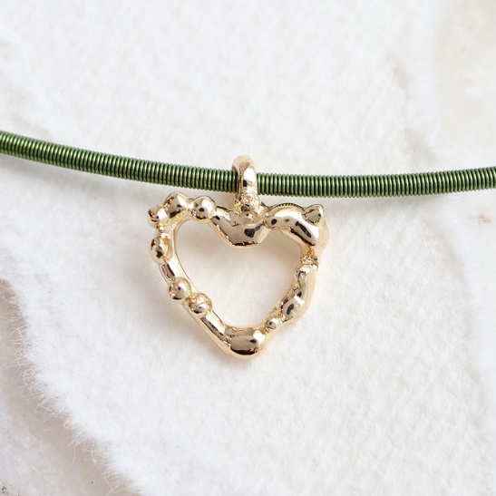 gouden hanger ibiza met hartvorm sfeerfoto