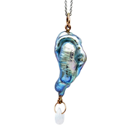 gouden hanger kessie-h2 met Keshi parel sfeerfoto
