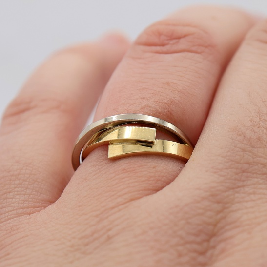 kleine_kus_smalle_strakke_gouden_ring_dames_uit_de_collectie_houd_me_vast_bandjesringen_van_tessa_reijmers_in_arnhem_centrum_koningstraat