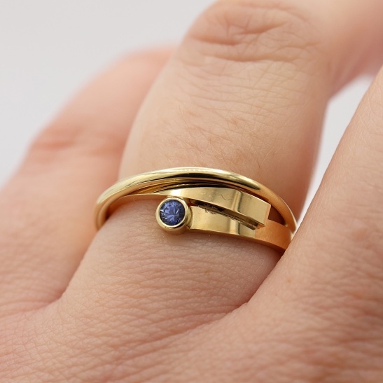 kusje_dames_ring_goud_met_blauwe_steen_handmade_jewellery_gold_golden_ring_for_women
