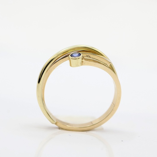 kusje_strakke_gouden_ring_14_karaat_te_maken_uit_eigen_oud_goud_goud_omsmelten_tot_nieuw_sieraad_dierbaar_goud