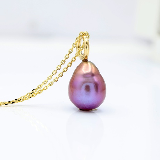 mare_gouden_hanger_paarse_parel_edison_druppelvormig_aan_hangeroog_1030190455