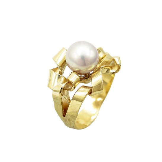 gouden ring maupiti met zoetwaterparel sfeerfoto