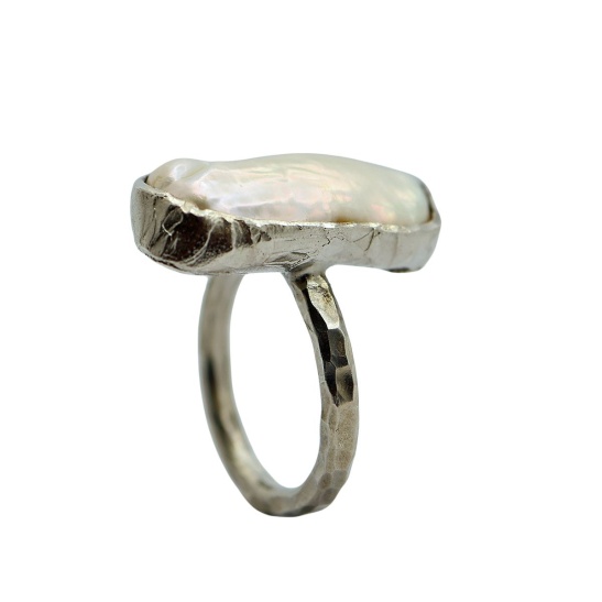 zilveren ring melly met zoetwaterparel sfeerfoto
