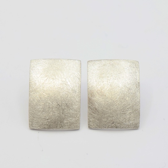 moozy_o2_zilveren_oorbellen_met_matte_look_handgemaakt