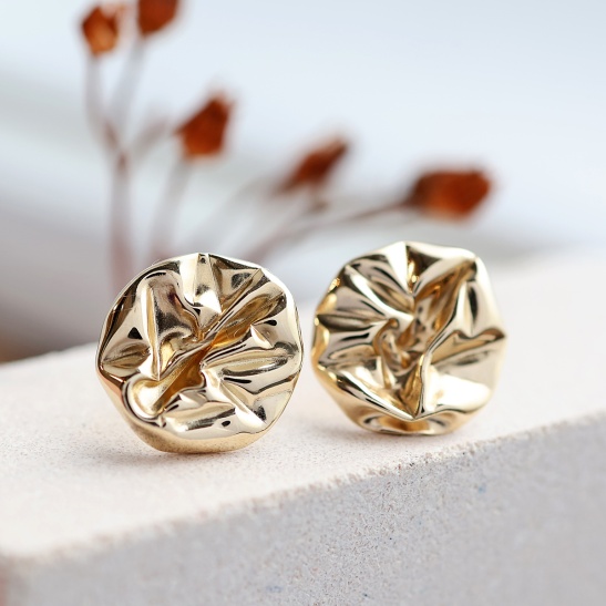 rhea_gouden_oorbellen_rond_8__mm_met_gekreukeld_oppervlak