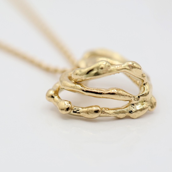 gouden hanger rome met hartvorm sfeerfoto