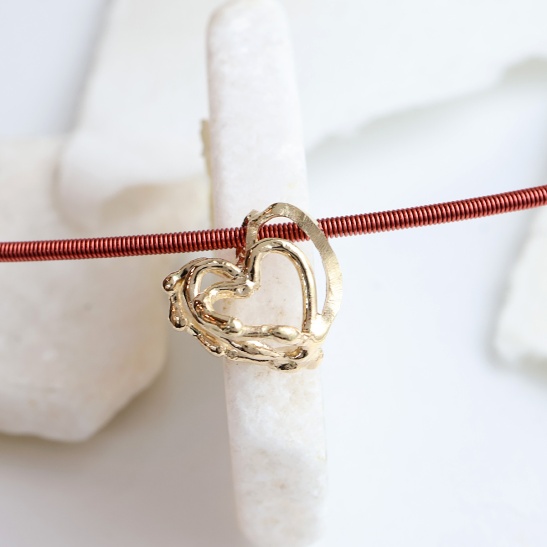 gouden hanger rome met hartvorm sfeerfoto
