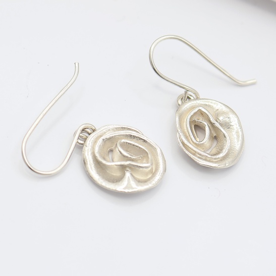 rosalie_zilveren_roosjes_oorhangers