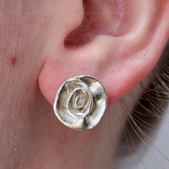 rosalita_zilveren_oorbellen_roosje_dames_oorbellen_zilveren_bloem