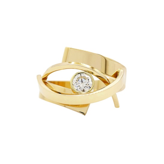 gouden ring samen met diamant sfeerfoto
