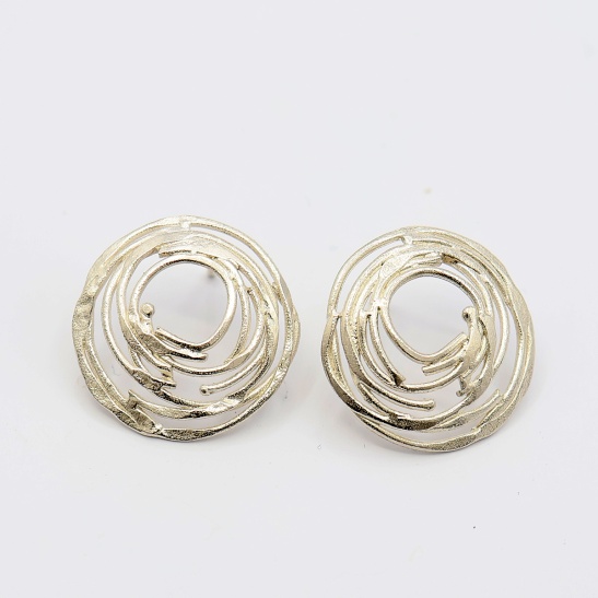 saturna_zilveren_ronde_draad_oorbellen_licht_bol