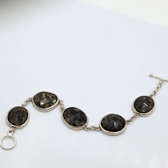 selina_zilveren_armband_met_kapittel_sluiting_en_rutielkwarts_stenen