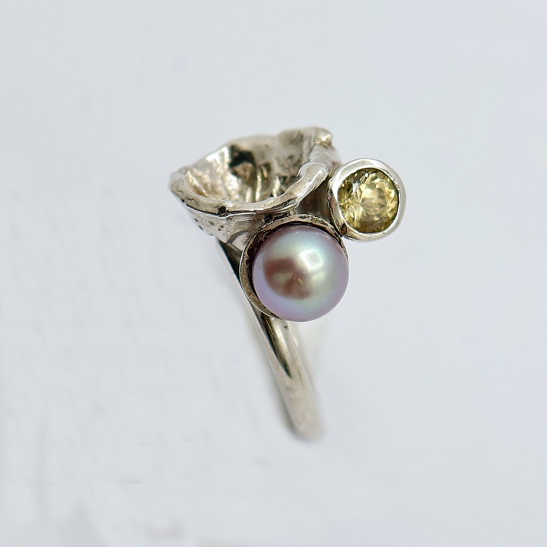 stephy_gele_citrien_en_zoetwaterparel_in_handgemaakte_ring_zilver_met_parel_en_steen