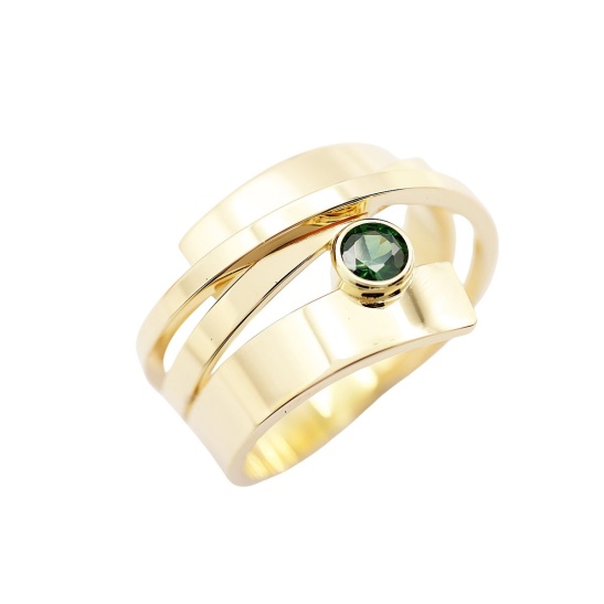 gouden ring streling groen met saffier sfeerfoto