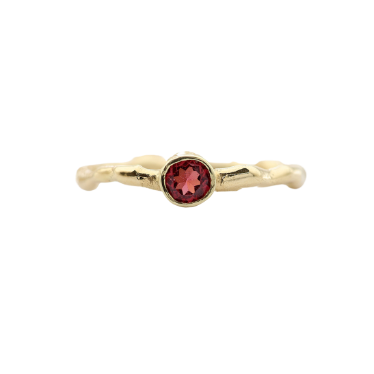thumbnail_gouden_ring_met_granaat_rozerood_smalle_organische_ring_sieraad_cadeau_vrouw_alternatieve_trouwring_goudsmederij_arnhem_centrum_-_bewerkt_1673471665