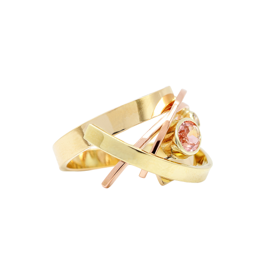zijaanzicht_luxe_gouden_ring_handgemaakt_goudsmid_tessa_reijmers_arnhem_centrum_ovale_roze_toermalijn_champagne_diamant_strak_modern_design_1674484440